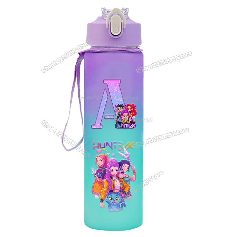 Gourde K-Pop Demon Hunters à dégradé, 750 ml, motif fille de film, lettres A à Z, avec paille, grande capacité, portable, idéale pour les activités de plein air.