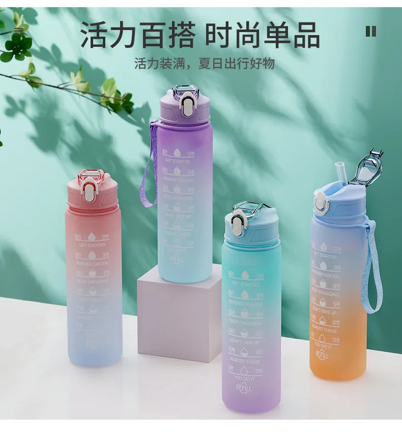 Gourde K-Pop Demon Hunters à dégradé, 750 ml, motif fille de film, lettres A à Z, avec paille, grande capacité, portable, idéale pour les activités de plein air.