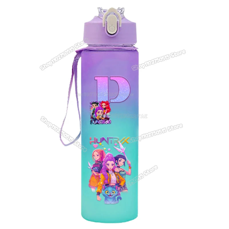 Gourde K-Pop Demon Hunters à dégradé, 750 ml, motif fille de film, lettres A à Z, avec paille, grande capacité, portable, idéale pour les activités de plein air.
